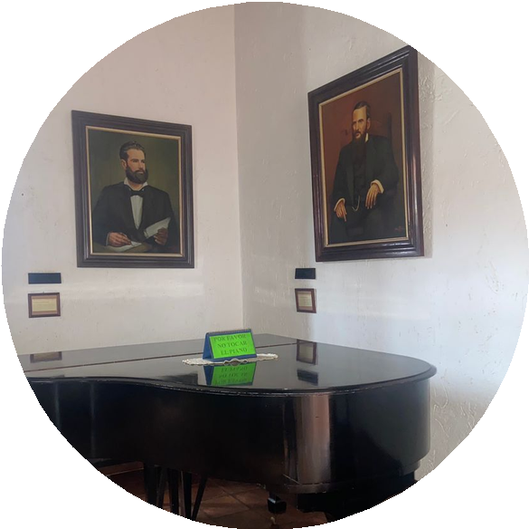Piano de cola del Salón de la Merideñidad